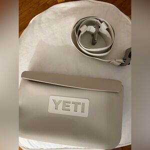 Yeti Sidekick 3L Taupe with matching Sideclick strap NWOT